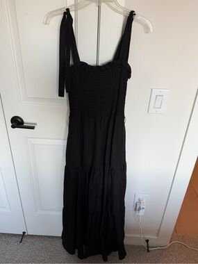 Black Sleeveless Tie-Shoulder Maxi Dress with belt
